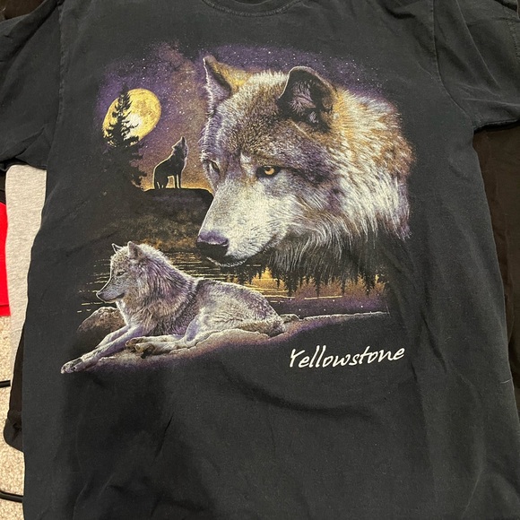 Gildan Other - Yellowstone Black Wolf Graphic Shirt